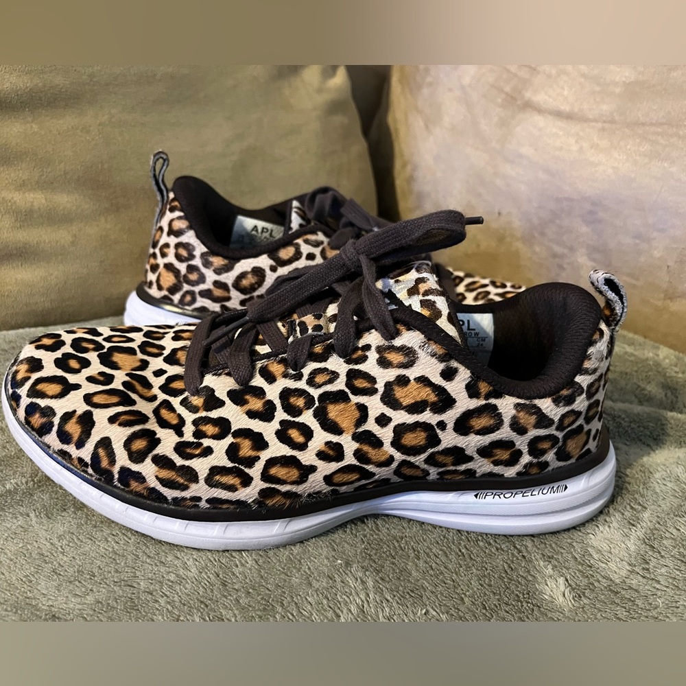 APL Athletic Propulsion Labs Iconic Pro W Sneakers Leopard Calf Hair Size 7.5